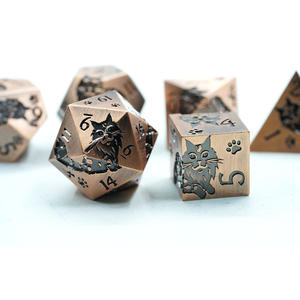 ชุดลูกเต๋าโลหะสีทองแดง OEM 7 ชิ้น ลายแมวดำ ขายส่งสำหรับร้านเกม คาเฟ่ คลับ ของชำร่วยงานปาร์ตี้ - Product Image 6