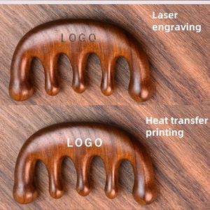 Pettine per Massaggio del Cuoio Capelluto in Legno di Sandalo Fatto a Mano con Logo Personalizzato, Strumenti per Massaggio Capelli Gua Sha, Pettine Naturale in Legno - Product Image 6
