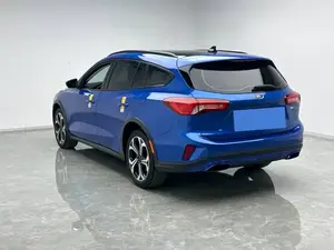 <span class=keywords><strong>Ford</strong></span> <span class=keywords><strong>Focus</strong></span> <span class=keywords><strong>ST</strong></span> Line EcoBoost 180 Automatique 2021 2022 2023 Voiture d'occasion pas chère 5 portes 5 places Sièges en cuir Traction avant Gauche - Product Image 4