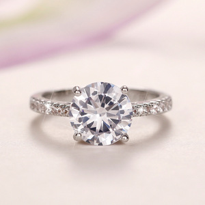 Anello da Donna con Zirconi Incastonati a Quattro Punte, Elegante Gioiello per Matrimonio, Fidanzamento, Uso Quotidiano, Regalo - Product Image 1