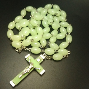 Collar de cadena personalizado que brilla en la oscuridad, colgante de cruz, collar de Rosario para iglesia, cuentas de oración de Jesús, productos religiosos - Product Image 2