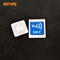 Étiquette en résine nfc programmable autocollant de code qr logo personnalisé étiquettes nfc ntag213 215 216 étiquettes nfc époxy rfid pour liens sociaux