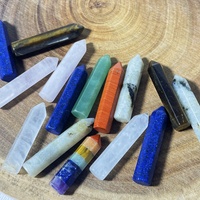 Point de baguette en cristal de guérison Feng Shui d'énergie de tour de cristal de quartz clair naturel pour la méditation