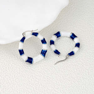 Boucles d'oreilles créoles en céramique bleue et blanche 304 316, plaquées argent, bijoux classiques pour femmes - Product Image 6