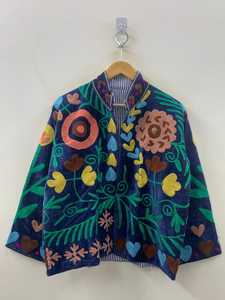 เสื้อแจ็คเก็ตโบฮีเมียนผ้ากำมะหยี่สีน้ำเงินลายซูซานี สำหรับฤดูหนาว ระบายอากาศได้ดี ทอมือ ผลิตโดยผู้ผลิตและผู้ส่งออกในอินเดีย รับผลิตแบบ OEM และฉลากสินค้าส่วนตัว - Product Image 5