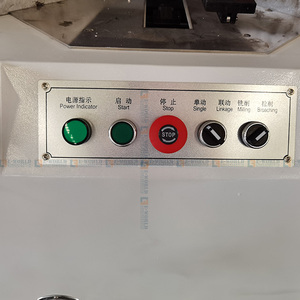 Machine automatique <span class=keywords><strong>de</strong></span> nettoyage des coins supérieurs et inférieurs pour les profilés <span class=keywords><strong>de</strong></span> fenêtres et <span class=keywords><strong>de</strong></span> portes en PVC - Product Image 2