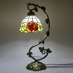 Lámparas Estilo Tiffany LongHuiJing, Lámpara de Vidrio con Decoración para el Hogar, Lámpara de Mesa, Pantalla de Lámpara con Diseño de Rosa y Hojas Metálicas - Product Image 3