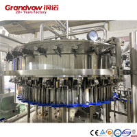 Machine automatique de remplissage et de bouchage de bouteilles de petite taille pour boissons gazeuses, eau et bière en fût
