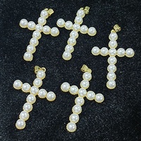 CH-LAP2202 Pendentif Croix Tendance en Cuivre Plaqué Or avec Perle Ronde Incrustée, Composant en Cuivre, Vente en Gros de Bijoux