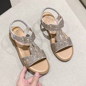 Tendances de la mode estivale : sandales à bout ouvert pour femmes, polyvalentes avec un design à lanières et une jupe résistante. - Product Image 6