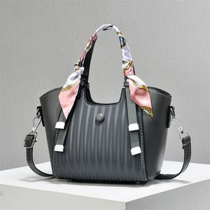 Sac à bandoulière élégant en cuir PU pour femme avec foulard – Grande Vente - Product Image 6