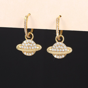 Boucles d'oreilles Sparkling Planet pour femmes, bijoux créatifs, délicats et polyvalents, pour tous les jours - Product Image 1