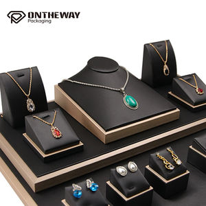 2026 Luxuriöses Handgefertigtes OEM/ODM PU-Leder Holz Schwarzes Schmuck-Display-Set für Armbänder, Halsketten und Ringe - Product Image 3