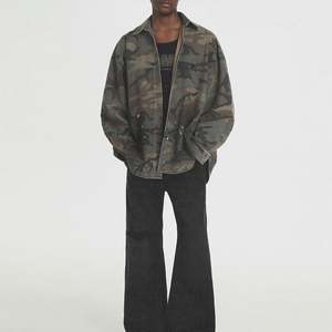 เสื้อเชิ้ตผู้ชายไซส์ใหญ่ลายพรางแขนยาวติดกระดุม ผ้าซาตินพิมพ์ลายลำลองสำหรับฤดูใบไม้ร่วง ผ้าโพลีเอสเตอร์/คอตตอนถัก ยับยาก - Product Image 4