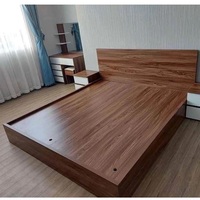 Ensembles de chambre à coucher en bois massif au design moderne personnalisé avec rangement intégré 100% sans taxe du Vietnam OEM/ODM Lit