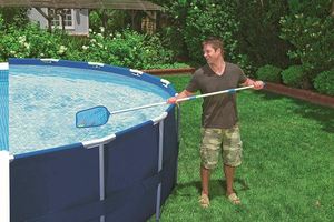 Kit de Mantenimiento para Piscina <span class=keywords><strong>INTEX</strong></span> 28002, Instalación Fácil, Cepillo y Red para Limpieza de Piscinas, Optimiza la Calidad del Agua - Product Image 2