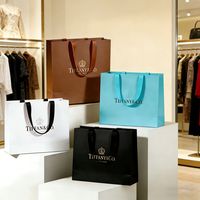 Sacs d'emballage pour vêtements personnalisés en gros avec logo imprimé, sacs cadeaux en papier kraft pour petites entreprises, boutiques, vente en gros