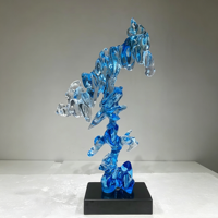 Sculpture d'art abstraite irrégulière en résine translucide, faite à la main et peinte à la main, ornement de collection d'art haut de gamme pour villa