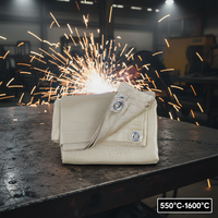 Couverture de soudage ignifuge en fibre de verre dorée résistante aux hautes températures 800°C avec œillets 6FT X 4FT pour la protection industrielle contre les étincelles