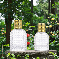 Bouteilles d'huile de parfum en verre transparent plat en forme d'ananas Offre Spéciale 30ml 50ml 100ml conception de grille de pulvérisateur de pompe de bouchon indépendant réutilisable