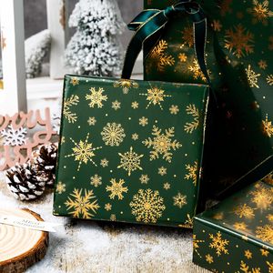 Rollo de Papel de Regalo Navideño de 17 Pulgadas x 33 Pies, Diseño de Copos de Nieve Verdes y Dorados, Papel de Embalaje para Regalos, Reciclable, de una Sola Cara - Product Image 6