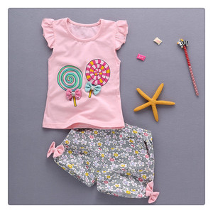 T-shirt à fleurs tendance pour bébés filles avec ensemble court de vêtements d'été pour enfants en gros - Product Image 1