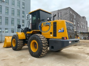 รถตักล้อยาง ZL50GN ประสิทธิภาพสูง เป็นมิตรต่อสิ่งแวดล้อม สำหรับงานก่อสร้าง พร้อมชุดเกียร์ ปั๊ม มอเตอร์ และลูกปืนมือสอง - Product Image 3