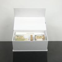 Ensemble cadeau de bougie parfumée rouge de luxe et diffuseur à bâtonnets avec emballage personnalisé pour la fragrance d'intérieur