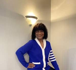 เสื้อคาร์ดิแกนวิทยาลัยสไตล์วินเทจสีน้ำเงินรอยัล ยี่ห้อ Factory Custom Ze Ph Be Sorority พร้อมตัวอักษรและตราสัญลักษณ์ปัก สำหรับผู้หญิง สไตล์อเมริกัน - Product Image 3