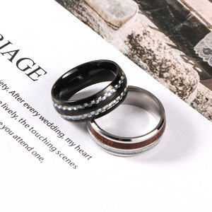 Anillo de Acero de Titanio Pulido con Incrustaciones de Fibra de Carbono y Madera de Acacia, Diseño Geométrico, Anillo de Boda Unisex SA1226-27 - Product Image 1