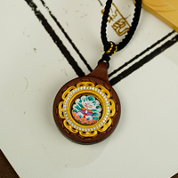 Pendentif en cuir FUTUJI, fabriqué en bois, peint à la main et coloré, peint à l'or
