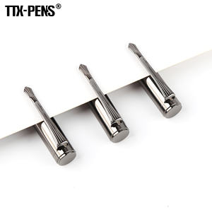 Bolígrafo de metal de lujo plateado con logotipo personalizado TTX con diseño de daga, bolígrafo de recuerdo de Dubái - Product Image 5