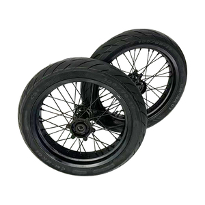 Cerchio Supermoto con raggi e mozzo neri completi per moto elettrica da fuoristrada Surron Ultra Bee, modelli 2.5-17j e 3.5-17j - Product Image 1
