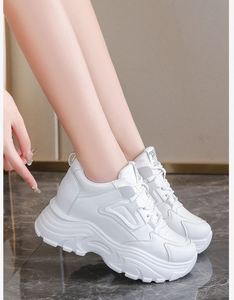 Zapatillas Deportivas con Plataforma Blanca DareSee, Calzado Elevado con Estilo, Versátiles para Mujeres de Baja Estatura y Festivales de Música - Product Image 3