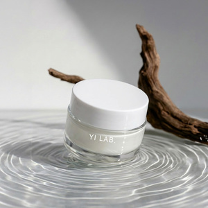 Crema Reparadora Blanqueadora Antiarrugas Nocturna con Cica de Marca Privada para Todo Tipo de Piel - Product Image 2