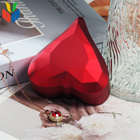 Boîte à bijoux de luxe pendentif lumière LED coeur rouge surface peinte velours noir à l'intérieur boîte à bijoux personnalisée avec LOGO