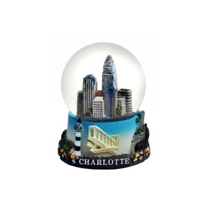 Tùy chỉnh nhựa giáng sinh Quả cầu tuyết với xây dựng bên trong bóng nước - Product Image 4