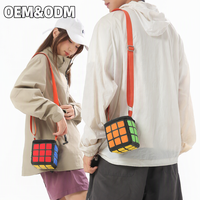 Sac bandoulière mini cube en nylon, directement de l'usine, avec sangle réglable, résistant à l'eau et double fermeture éclair, idéal pour les tenues quotidiennes et les voyages