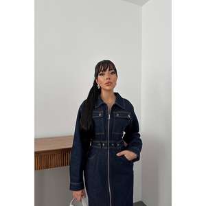 Vestido Camisero Azul Denim, Lavado Oscuro, Cuello Camisero, Largo Midi para Mujer, Estilo Simple, Tela Lavable - Product Image 3