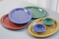 Vente en gros Vaisselle de restaurant en mélamine plastique durable personnalisable Assiette de service ovale colorée pour la restauration