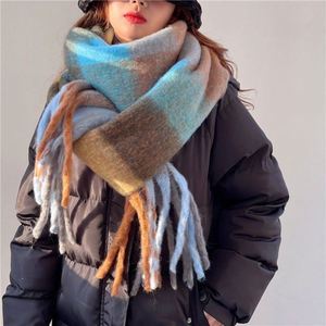 Bufanda Gruesa Ombre de Otoño Invierno, Diseño a Cuadros, Moderna y a la Moda para Mujer, con Borlas - Product Image 1