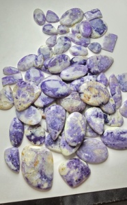 Quartz Lepidolite Naturel Poli, Motif Arc-en-ciel, Haute Qualité, Certifié par un tiers, Formes Cabochon Assorties, Vente en Gros - Product Image 2