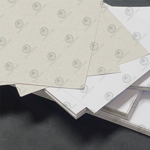 Cartón dúplex de alta rigidez con reverso blanco sin puntos de agarre para impresión de página completa - Product Image 6