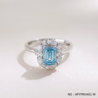 Bague pour femme Lerca en or blanc 18 carats avec diamant de couleur bleu glacier taille émeraude, serti en grappe florale avec halo, diamant de couleur cultivé en laboratoire, bijoux fins