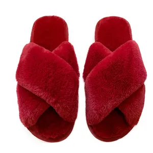 Pantoufles croisées confortables à bout ouvert pour l'hiver intérieur extérieur maison dames glissières moelleuses en peluche fausse fourrure pantoufles pour femmes