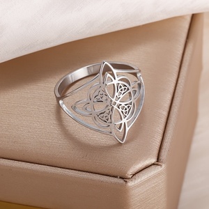 <span class=keywords><strong>Anillo</strong></span> Elegante <span class=keywords><strong>de</strong></span> <span class=keywords><strong>Nudo</strong></span> <span class=keywords><strong>de</strong></span> <span class=keywords><strong>Bruja</strong></span> en Acero Inoxidable - Diseño Celta Clásico, Perfecto para Uso Diario y Regalos - Product Image 5