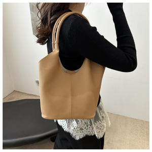 2025 nuevo bolso de mano con patrón de lichi marrón claro bolso simple diario versátil - Product Image 6