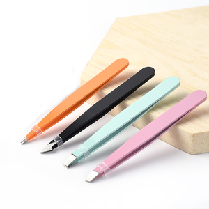 Lot de 4 pinces à épiler biseautées en acier inoxydable, outils de coupe pour l'<span class=keywords><strong>épilation</strong></span> des poils/du visage, couleur personnalisée, emballage en polybag - Product Image 5