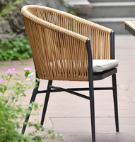 Ensemble table et chaise de bar et café d'extérieur de style minimaliste
