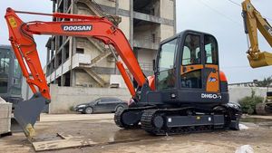 Excavadora Compacta Doosan DH60-7 de 6 Toneladas con Motor Diésel y Cucharón de Excavación, Equipo de Construcción - Product Image 3